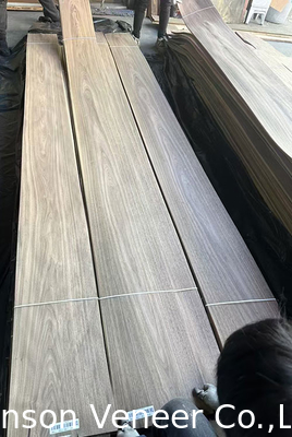 Krönung geschnitten American Walnut Veneer Natur AA Grade Dicke 0,42 mm Leichte Farbe